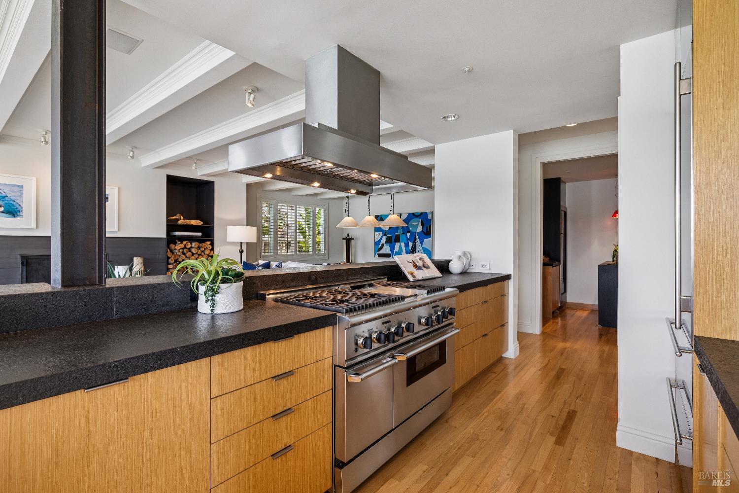 Detail Gallery Image 13 of 60 For 21 W Shore Rd, Belvedere Tiburon,  CA 94920 - 3 Beds | 3/1 Baths