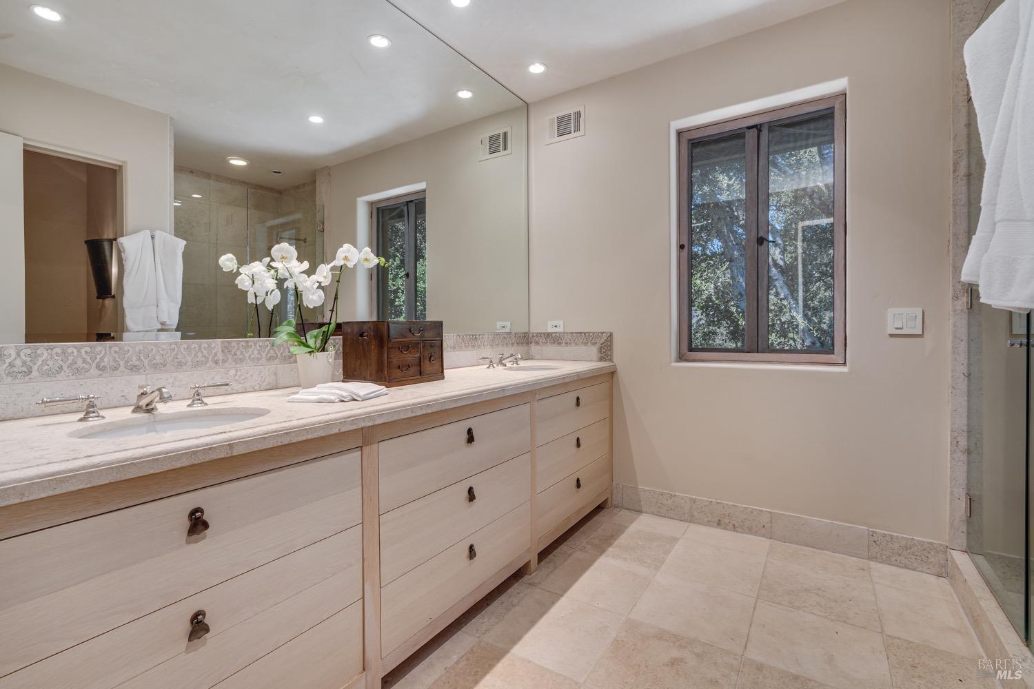 Detail Gallery Image 31 of 98 For 8320 Franz Valley Rd, Calistoga,  CA 94515 - 8 Beds | 8/2 Baths