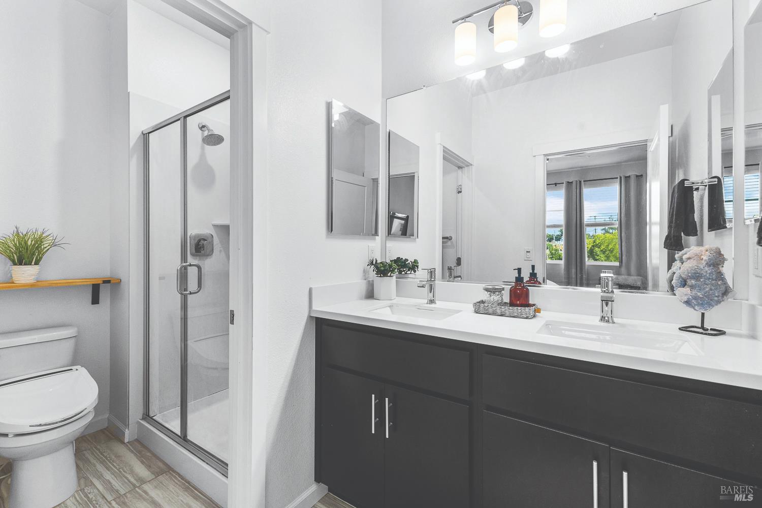 Detail Gallery Image 12 of 23 For 521 Deep Rose Pl, Santa Rosa,  CA 95407 - 4 Beds | 2/1 Baths