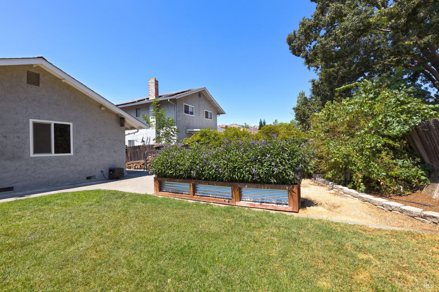 Detail Gallery Image 28 of 43 For 185 Salinas Dr, Vacaville,  CA 95688 - 3 Beds | 2 Baths