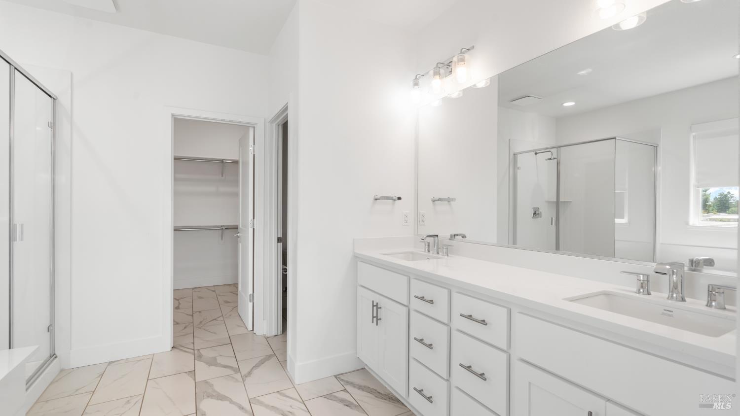 Detail Gallery Image 35 of 81 For 1421 Oak Cir, Rohnert Park,  CA 94928 - 4 Beds | 3/1 Baths