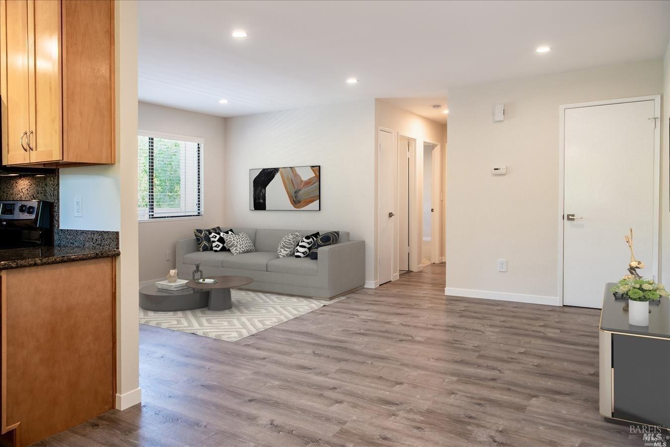 Detail Gallery Image 8 of 28 For 65 Wharf Cir, San Rafael,  CA 94903 - 2 Beds | 1 Baths