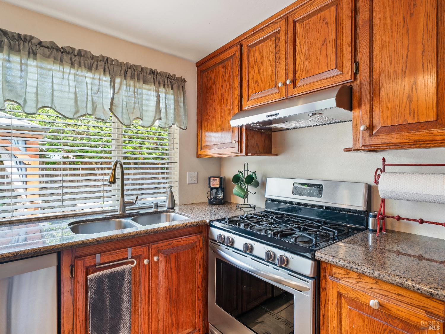 Detail Gallery Image 9 of 47 For 1512 Mayflower Pl, Santa Rosa,  CA 95403 - 3 Beds | 2 Baths