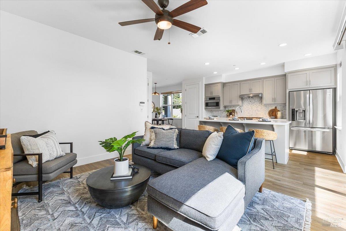 Detail Gallery Image 16 of 35 For 901 Prospect Ave, Santa Rosa,  CA 95409 - 4 Beds | 2/1 Baths