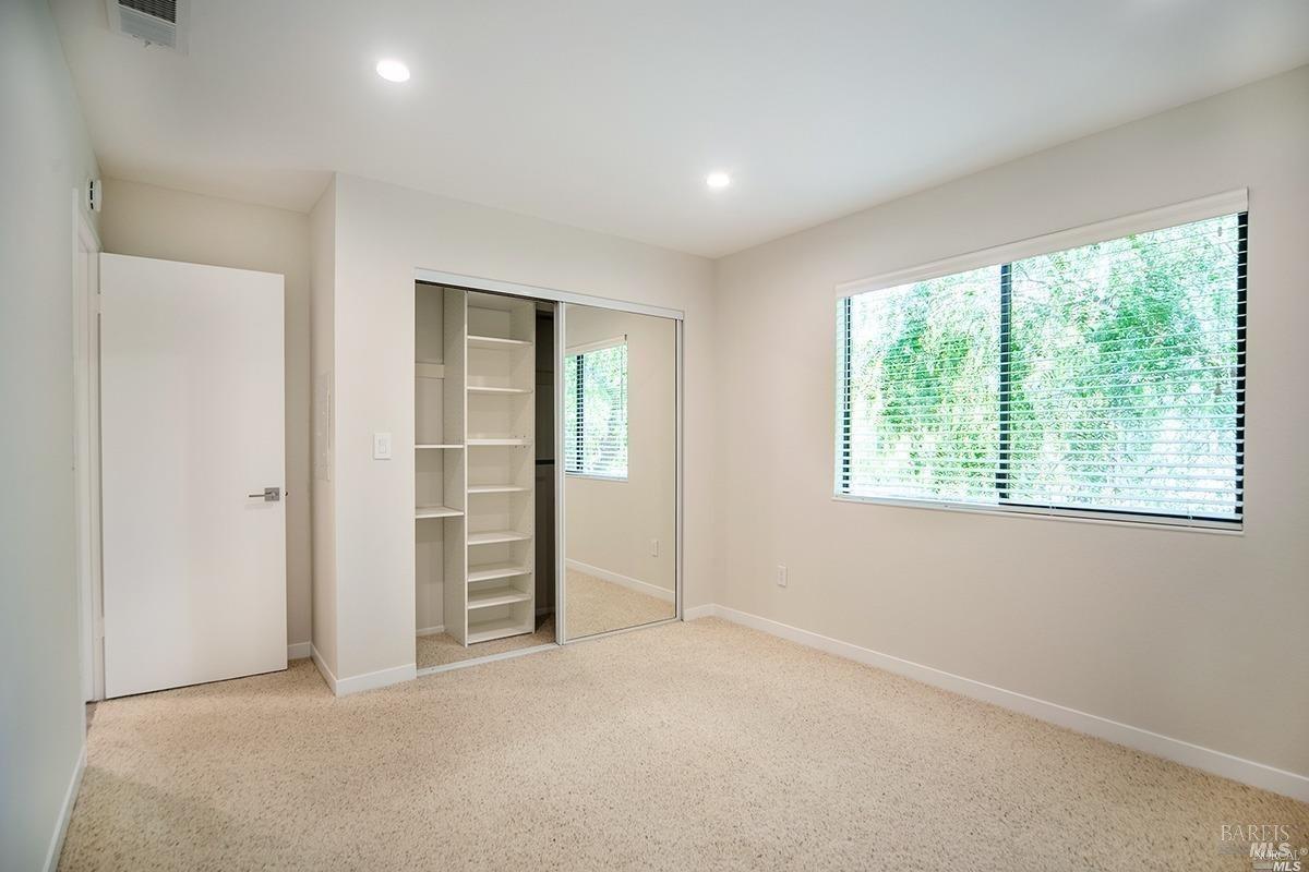 Detail Gallery Image 17 of 28 For 65 Wharf Cir, San Rafael,  CA 94903 - 2 Beds | 1 Baths