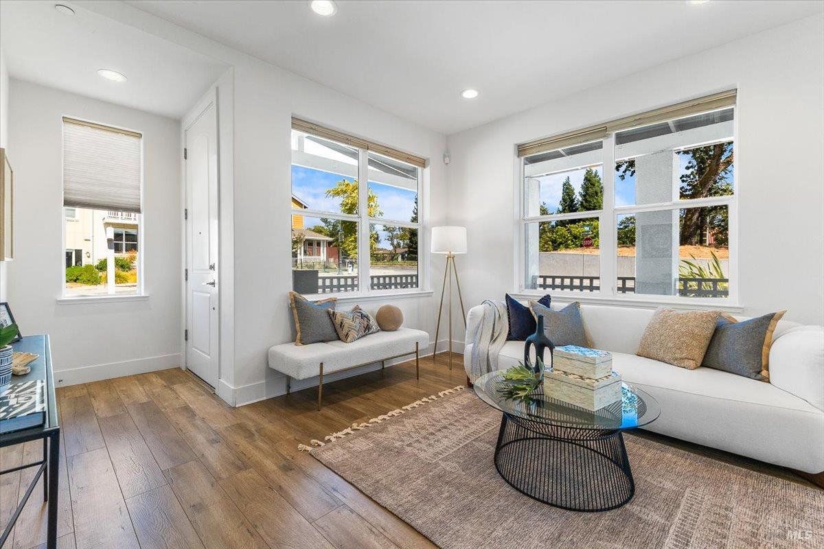 Detail Gallery Image 6 of 35 For 901 Prospect Ave, Santa Rosa,  CA 95409 - 4 Beds | 2/1 Baths