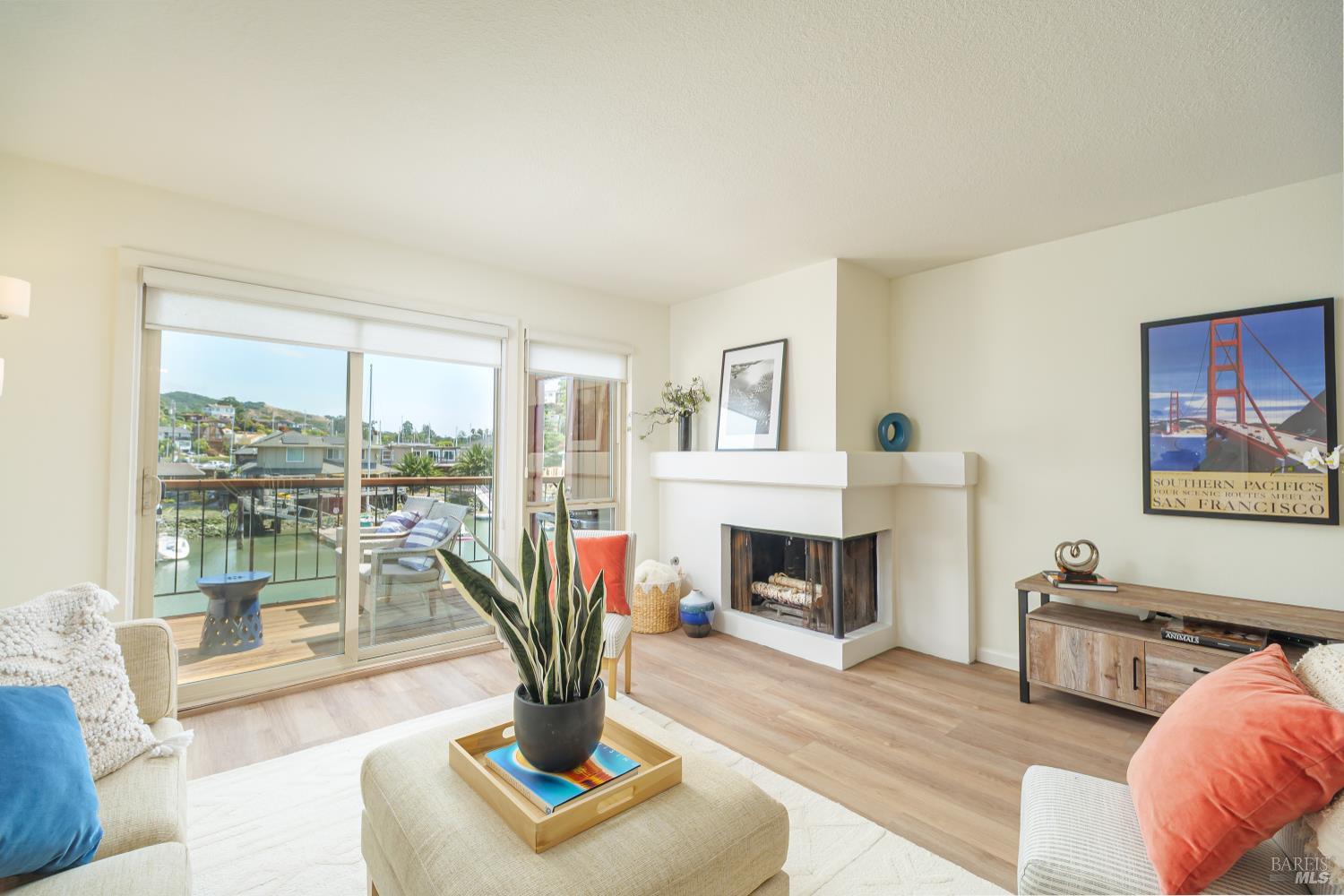 Detail Gallery Image 4 of 33 For 490 Canal St #19,  San Rafael,  CA 94901 - 2 Beds | 1/1 Baths