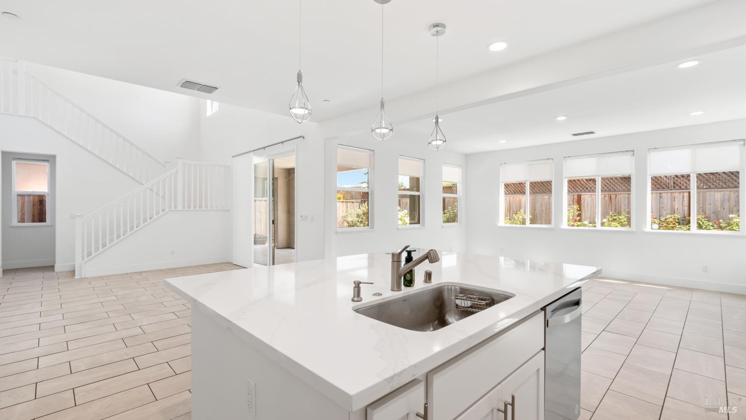 Detail Gallery Image 10 of 81 For 1421 Oak Cir, Rohnert Park,  CA 94928 - 4 Beds | 3/1 Baths