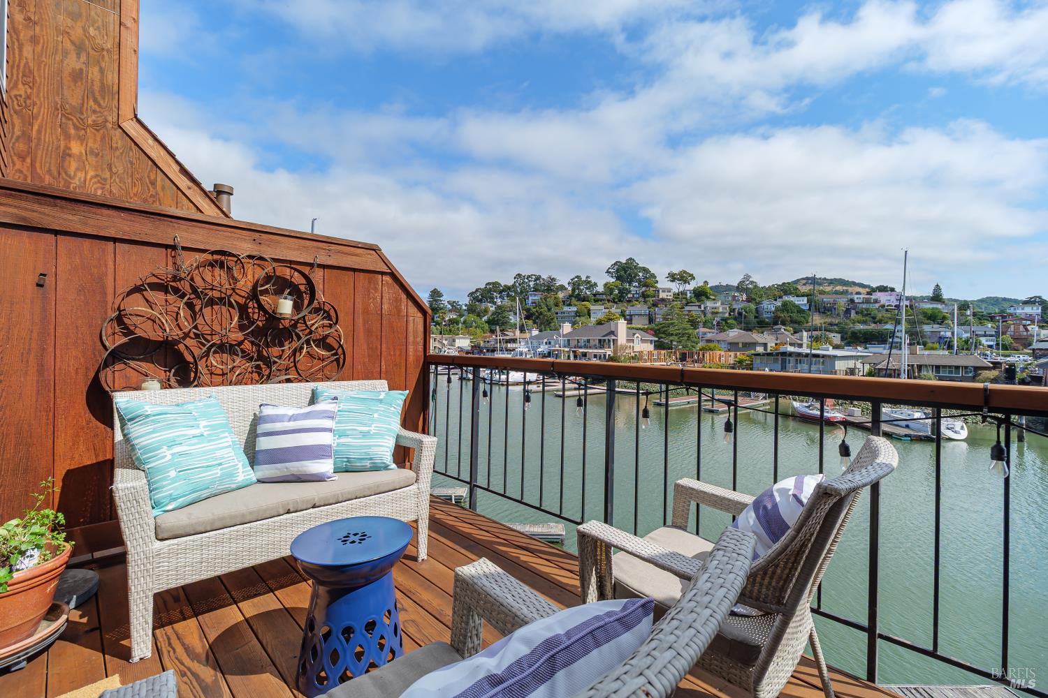 Detail Gallery Image 5 of 33 For 490 Canal St #19,  San Rafael,  CA 94901 - 2 Beds | 1/1 Baths