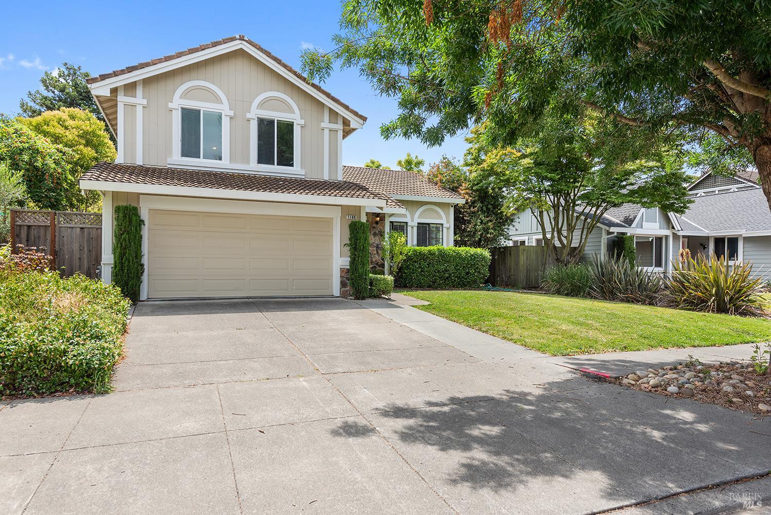 Detail Gallery Image 2 of 40 For 1180 Wieling Way, Petaluma,  CA 94954 - 3 Beds | 2/1 Baths