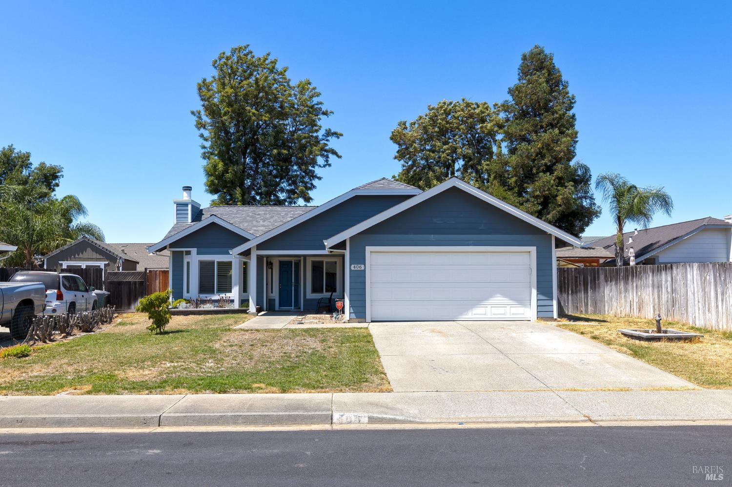 Detail Gallery Image 1 of 28 For 406 April Ct, Vacaville,  CA 95687 - 3 Beds | 2 Baths
