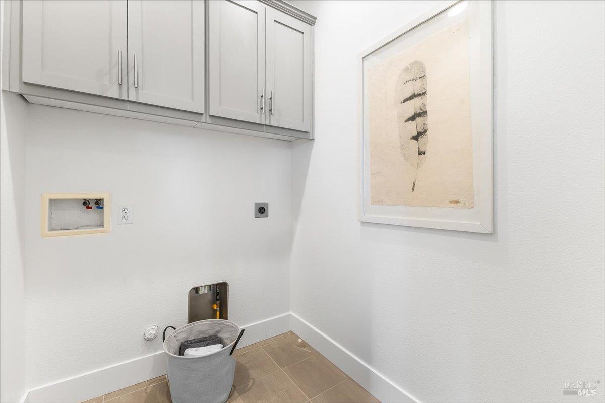 Detail Gallery Image 30 of 35 For 901 Prospect Ave, Santa Rosa,  CA 95409 - 4 Beds | 2/1 Baths