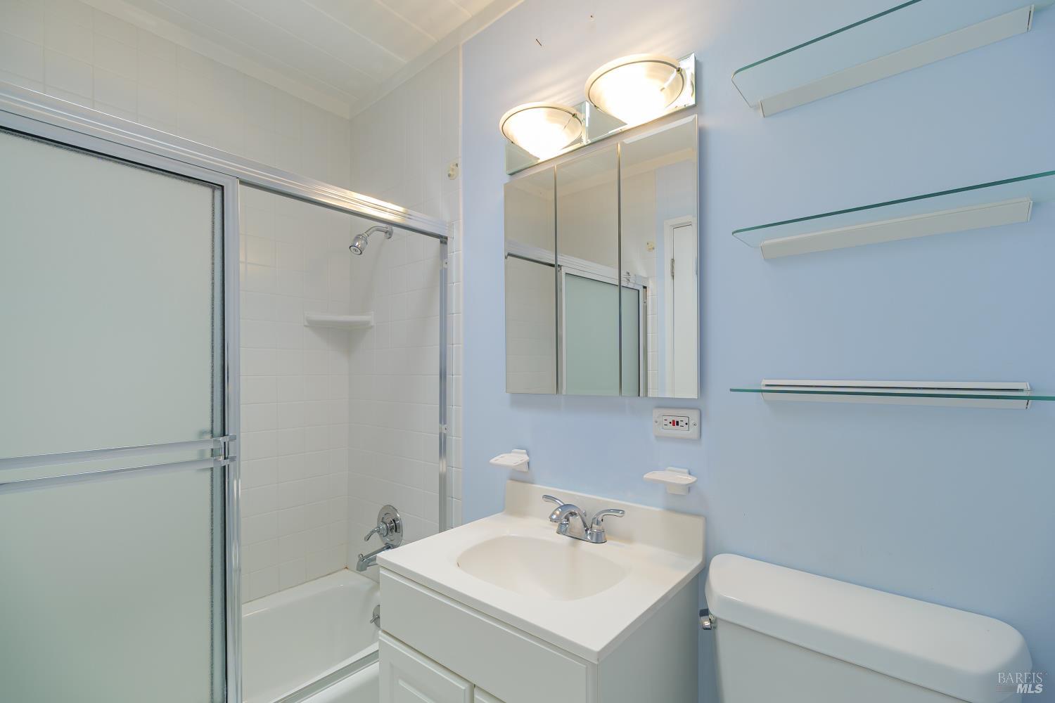 Detail Gallery Image 18 of 32 For 2077 Huckleberry Rd, San Rafael,  CA 94903 - 5 Beds | 2 Baths
