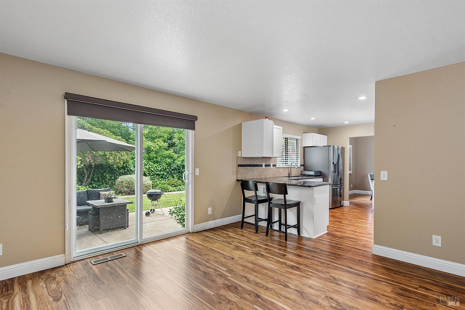 Detail Gallery Image 14 of 40 For 1180 Wieling Way, Petaluma,  CA 94954 - 3 Beds | 2/1 Baths