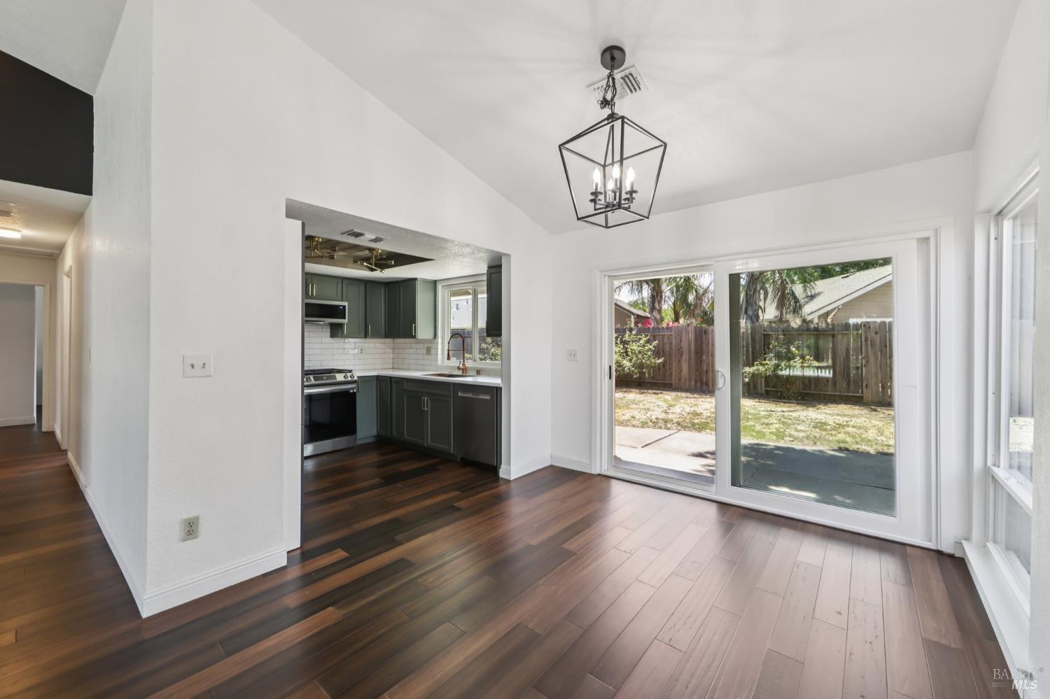 Detail Gallery Image 7 of 32 For 309 Nancy Ln, Vacaville,  CA 95687 - 3 Beds | 2 Baths