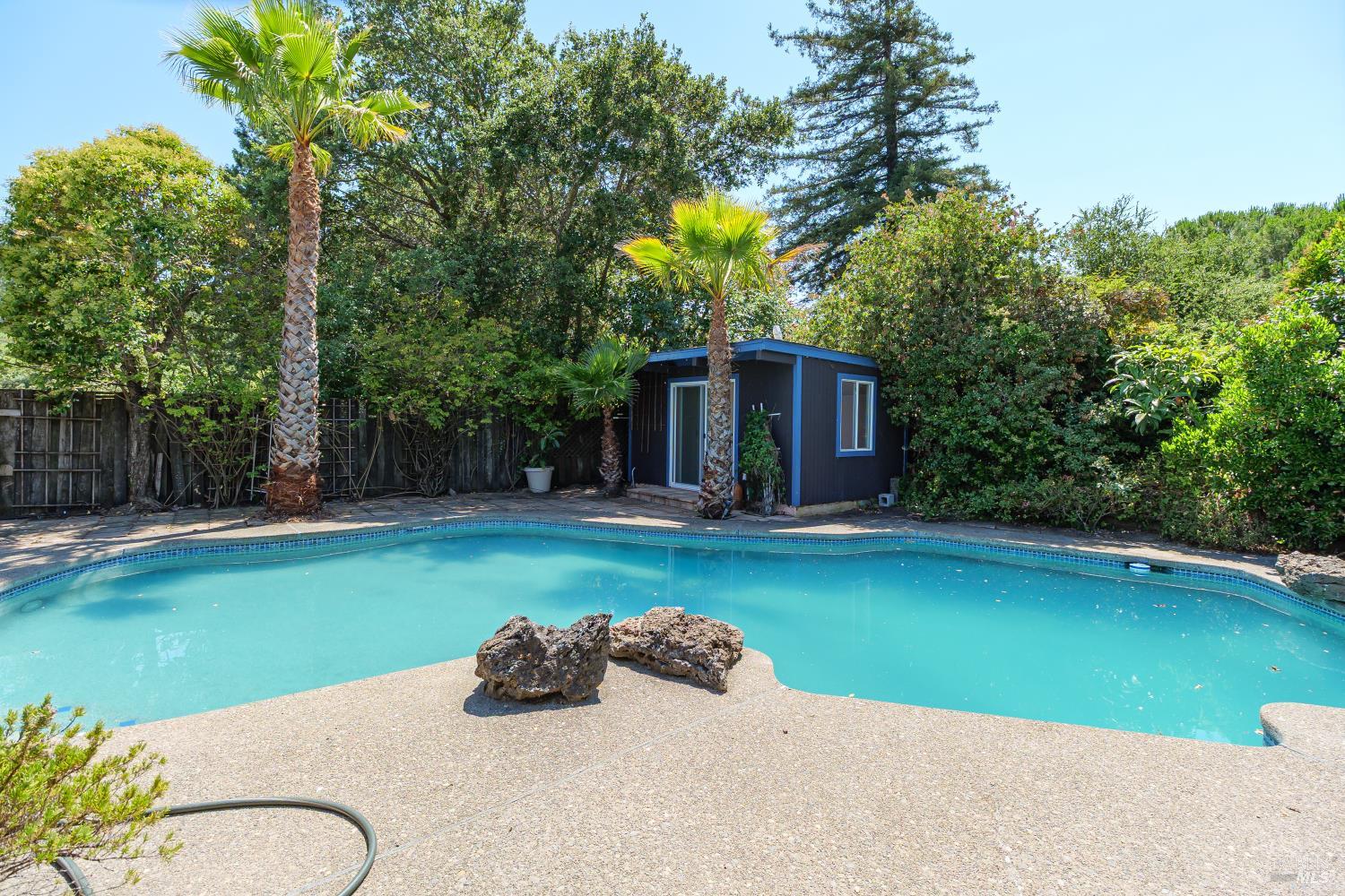 Detail Gallery Image 26 of 32 For 2077 Huckleberry Rd, San Rafael,  CA 94903 - 5 Beds | 2 Baths