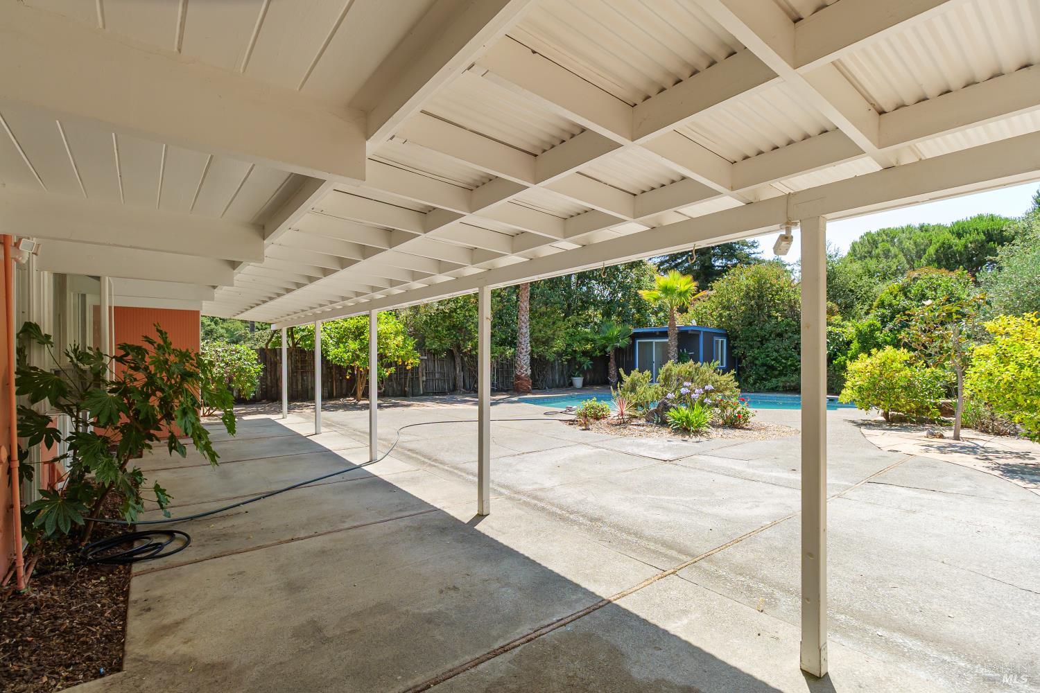 Detail Gallery Image 21 of 32 For 2077 Huckleberry Rd, San Rafael,  CA 94903 - 5 Beds | 2 Baths