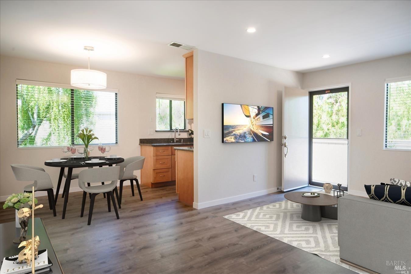 Detail Gallery Image 5 of 28 For 65 Wharf Cir, San Rafael,  CA 94903 - 2 Beds | 1 Baths