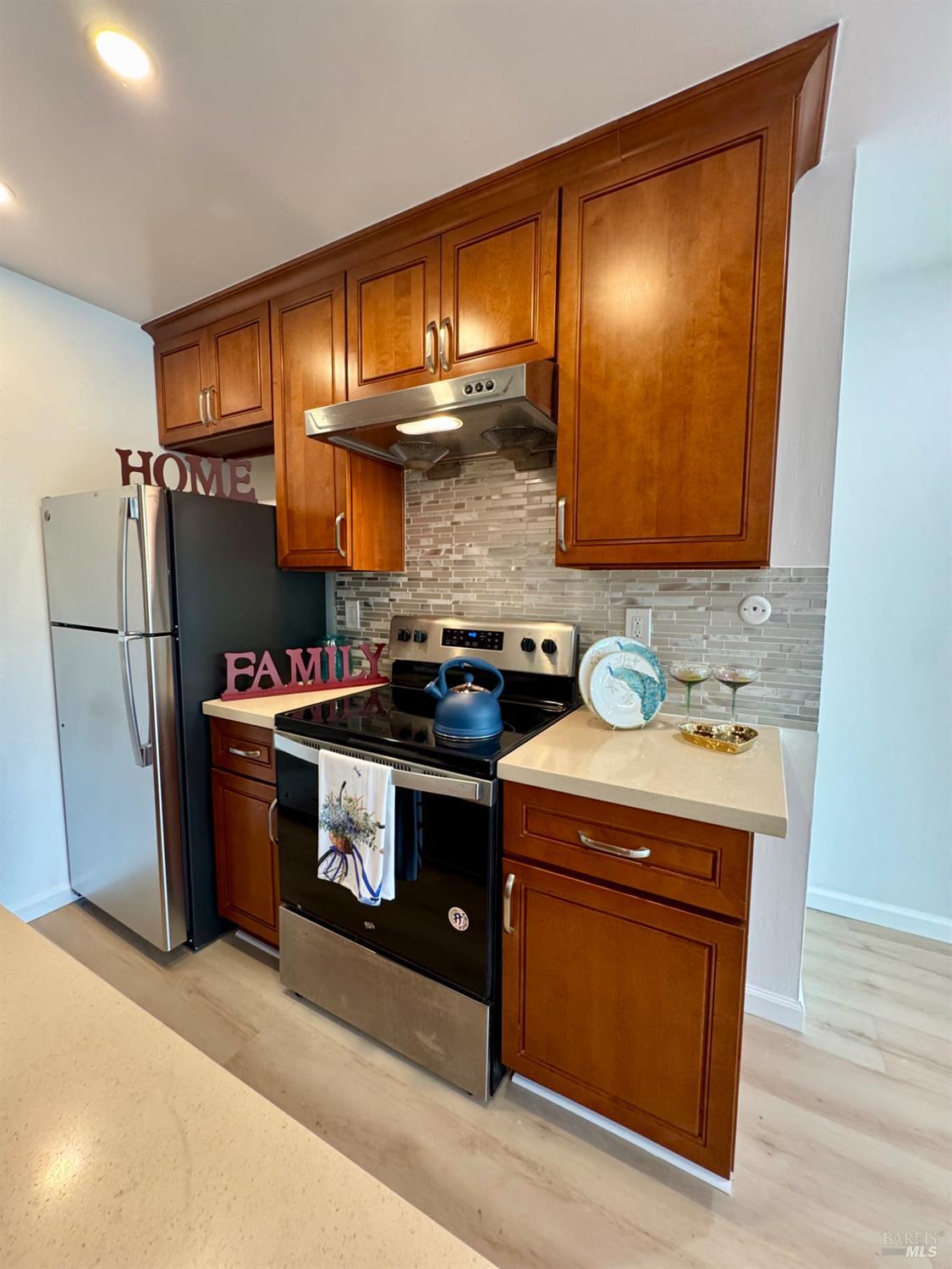 Detail Gallery Image 2 of 17 For 14 Fairfax St, San Rafael,  CA 94901 - 2 Beds | 1/1 Baths