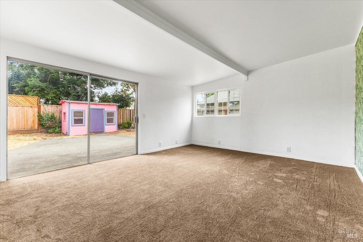 Detail Gallery Image 13 of 37 For 1146 Evans Dr, Santa Rosa,  CA 95405 - 4 Beds | 2 Baths