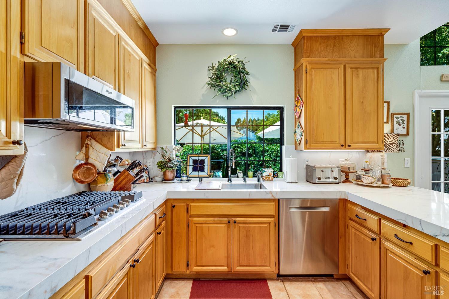 Detail Gallery Image 8 of 28 For 701 Amherst Cir, Sonoma,  CA 95476 - 3 Beds | 2 Baths