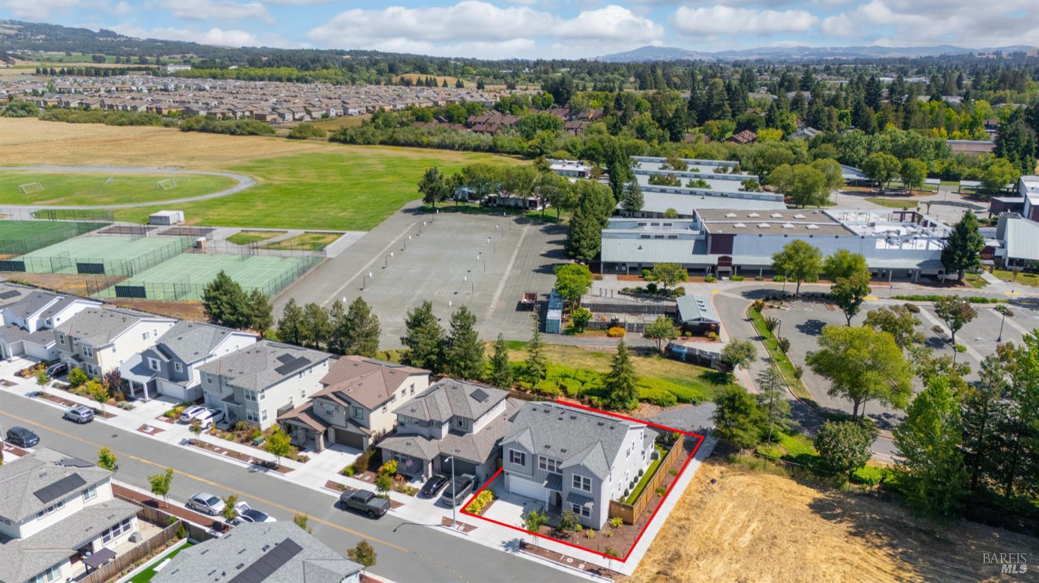 Detail Gallery Image 78 of 81 For 1421 Oak Cir, Rohnert Park,  CA 94928 - 4 Beds | 3/1 Baths