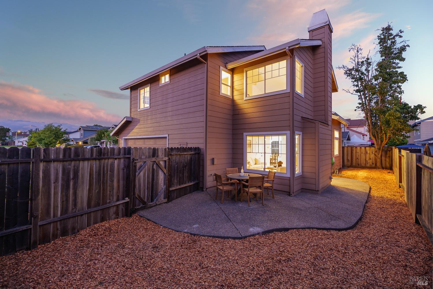 Detail Gallery Image 33 of 48 For 717 Weymouth St, Petaluma,  CA 94954 - 3 Beds | 2/1 Baths