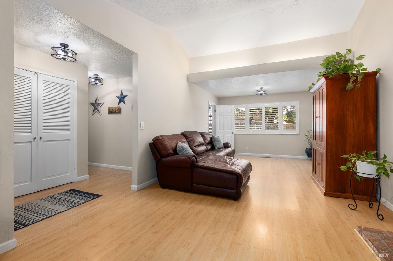 Detail Gallery Image 7 of 43 For 185 Salinas Dr, Vacaville,  CA 95688 - 3 Beds | 2 Baths