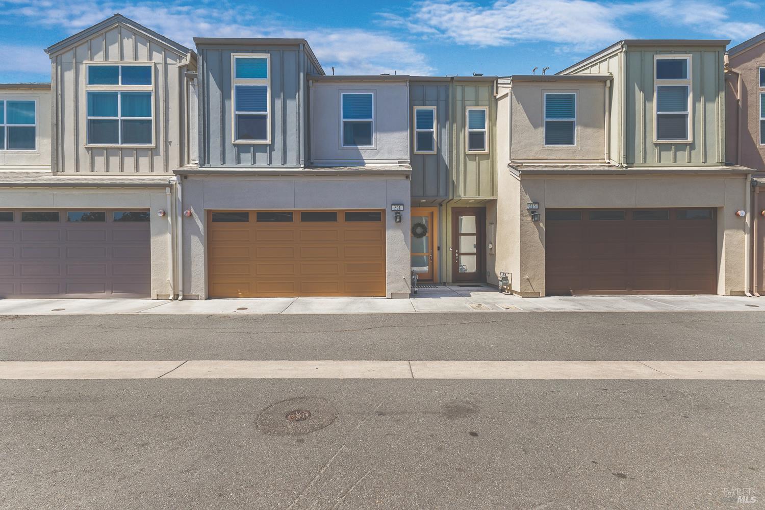 Detail Gallery Image 5 of 23 For 521 Deep Rose Pl, Santa Rosa,  CA 95407 - 4 Beds | 2/1 Baths