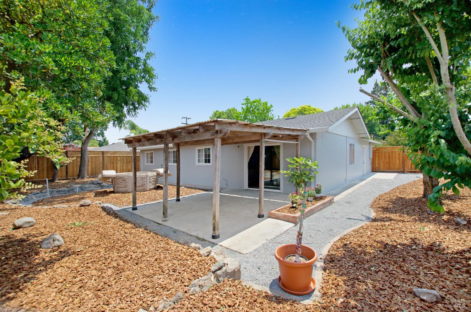 Detail Gallery Image 12 of 36 For 2721 Comanche St, Santa Rosa,  CA 95403 - 3 Beds | 2 Baths