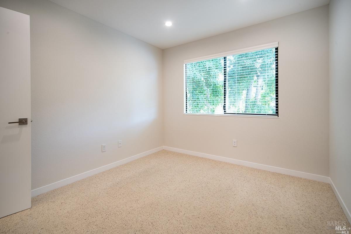 Detail Gallery Image 13 of 28 For 65 Wharf Cir, San Rafael,  CA 94903 - 2 Beds | 1 Baths