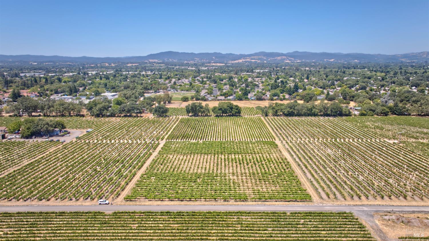 Detail Gallery Image 1 of 19 For 179 Pleasant Ave, Windsor,  CA 95403 - 3 Beds | 2 Baths