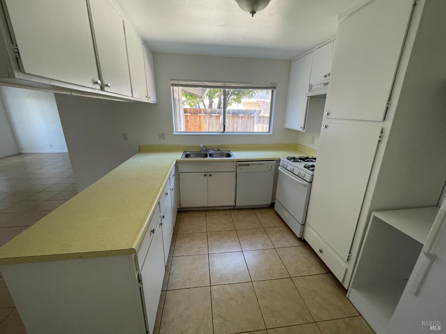 Detail Gallery Image 8 of 12 For 701 Pope Dr, Vallejo,  CA 94591 - 3 Beds | 2 Baths