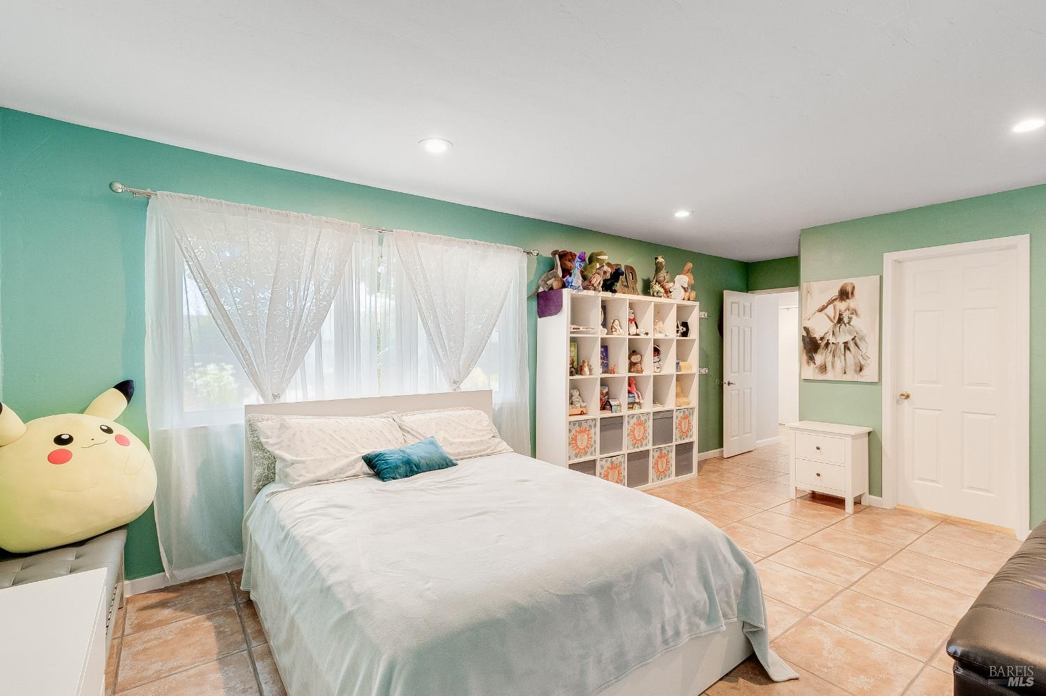 Detail Gallery Image 12 of 54 For 1229 Monte Vista Ct, Benicia,  CA 94510 - 4 Beds | 3 Baths