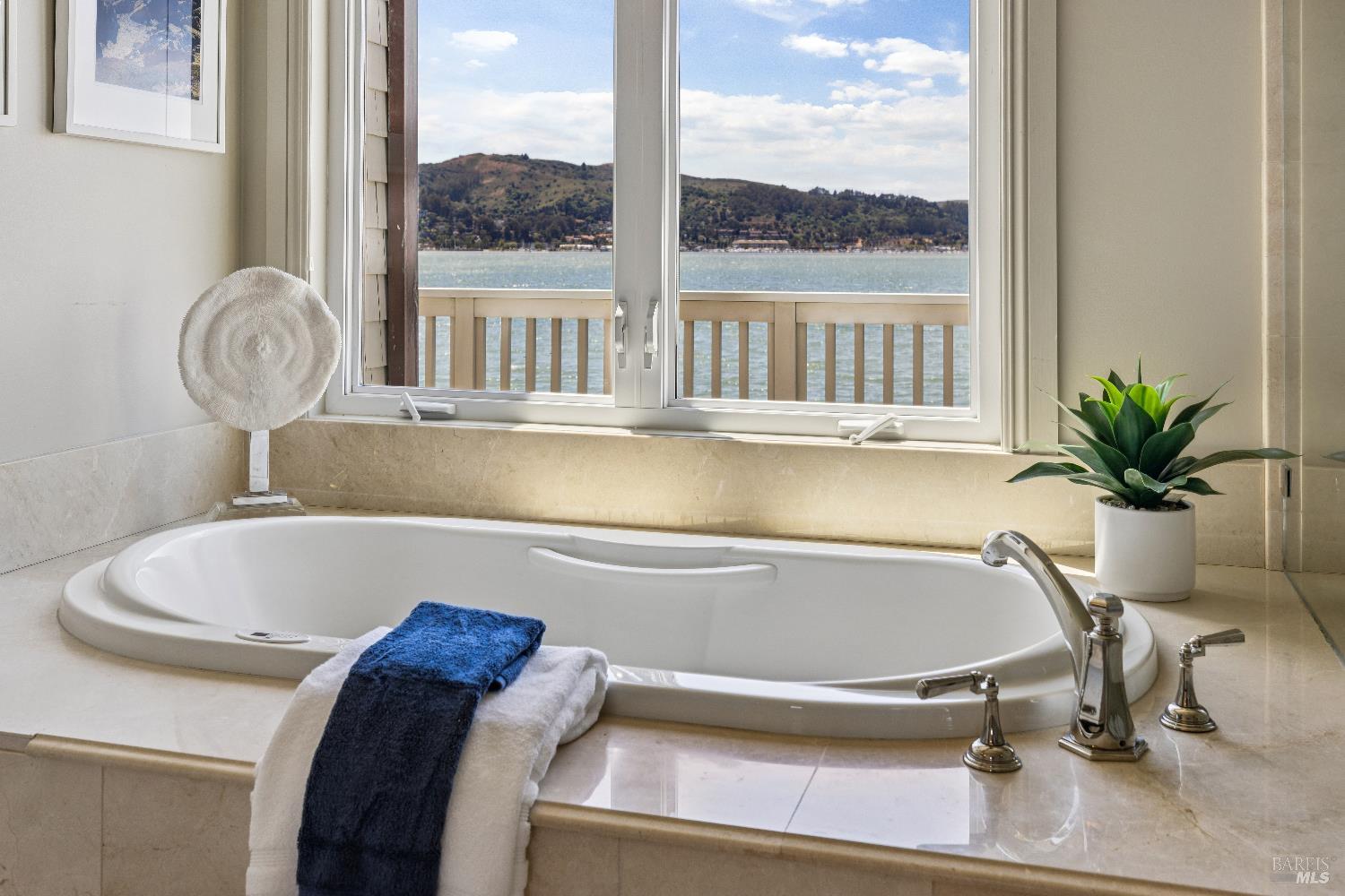Detail Gallery Image 37 of 60 For 21 W Shore Rd, Belvedere Tiburon,  CA 94920 - 3 Beds | 3/1 Baths