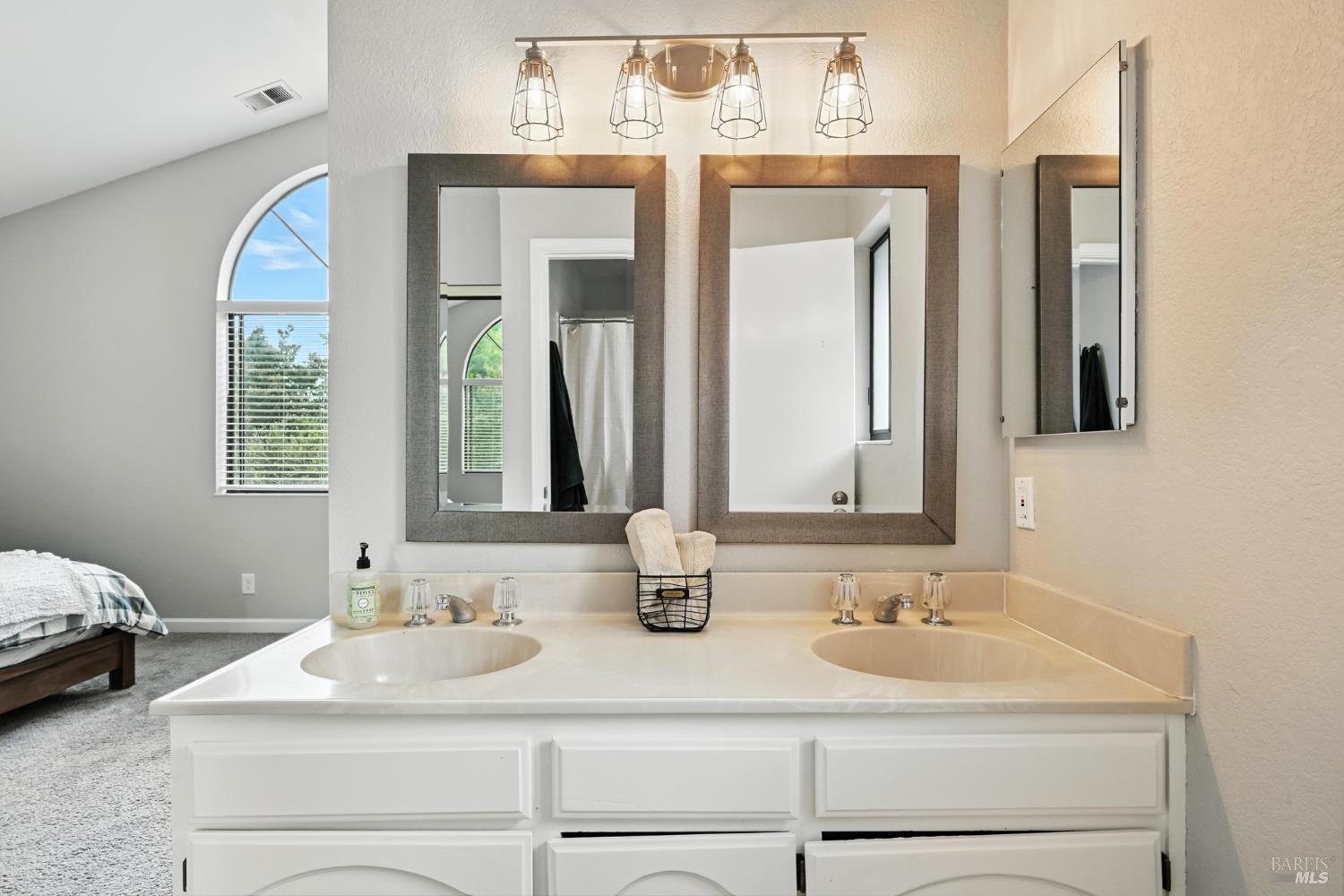 Detail Gallery Image 34 of 54 For 519 Mallory Ave, Windsor,  CA 95492 - 4 Beds | 2/1 Baths