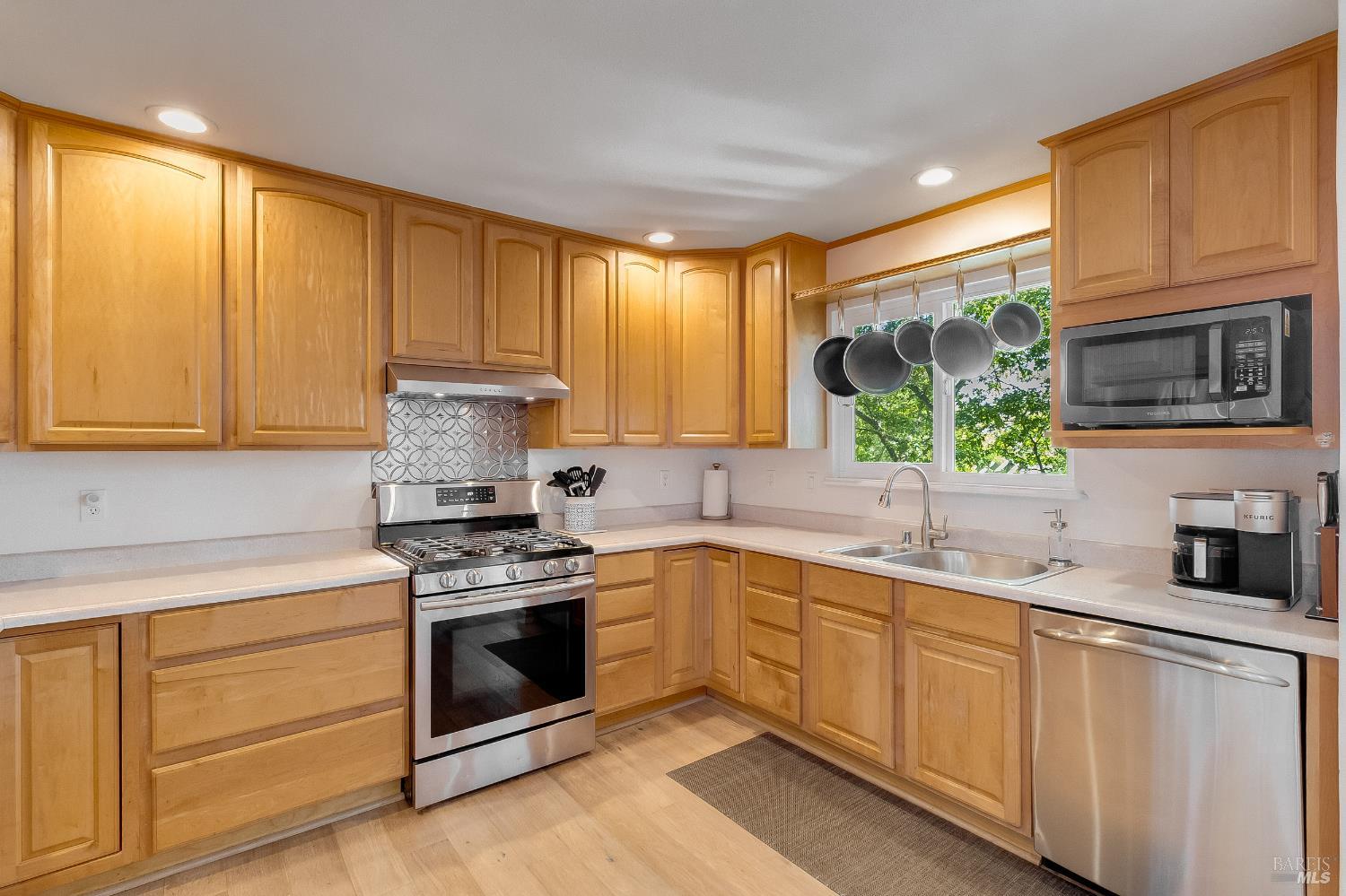 Detail Gallery Image 23 of 54 For 1229 Monte Vista Ct, Benicia,  CA 94510 - 4 Beds | 3 Baths