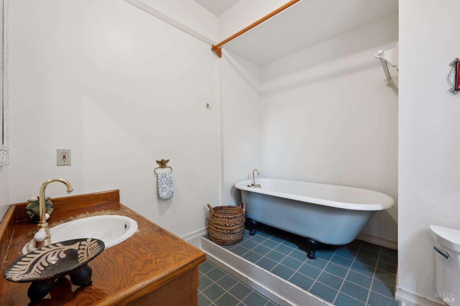 Detail Gallery Image 16 of 56 For 539 Benton St, Santa Rosa,  CA 95404 - 4 Beds | 2 Baths