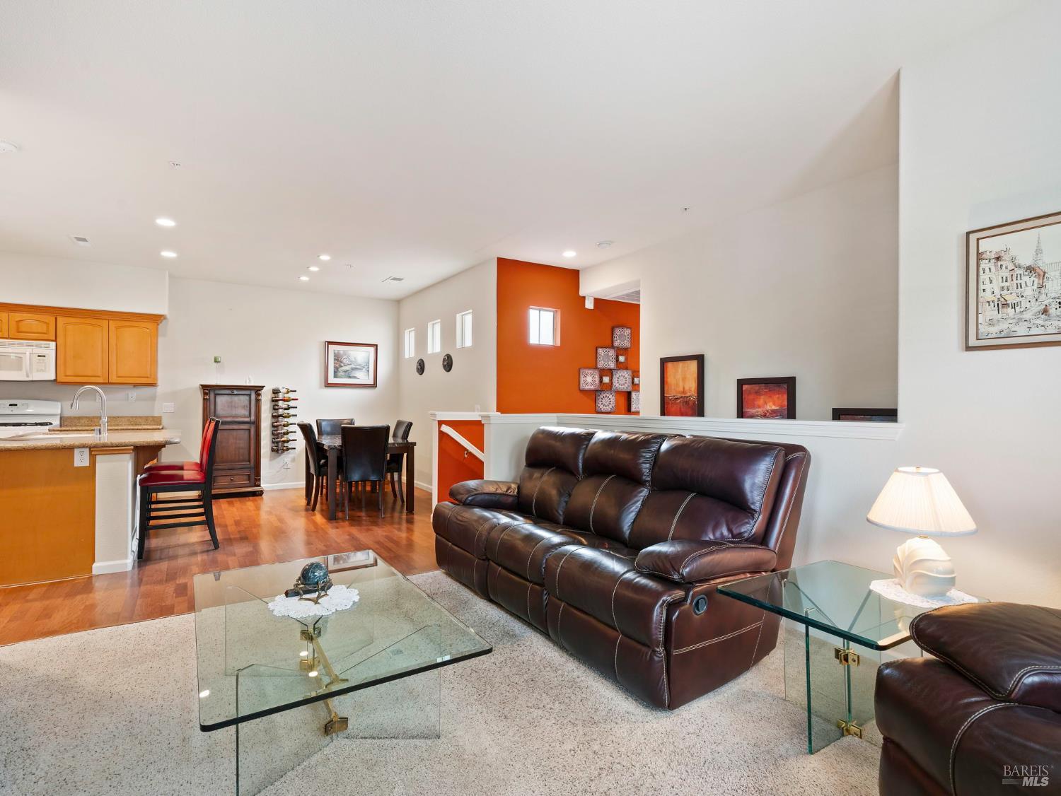 Detail Gallery Image 5 of 28 For 165 Stonegate Cir #E,  Cloverdale,  CA 95425 - 2 Beds | 2 Baths
