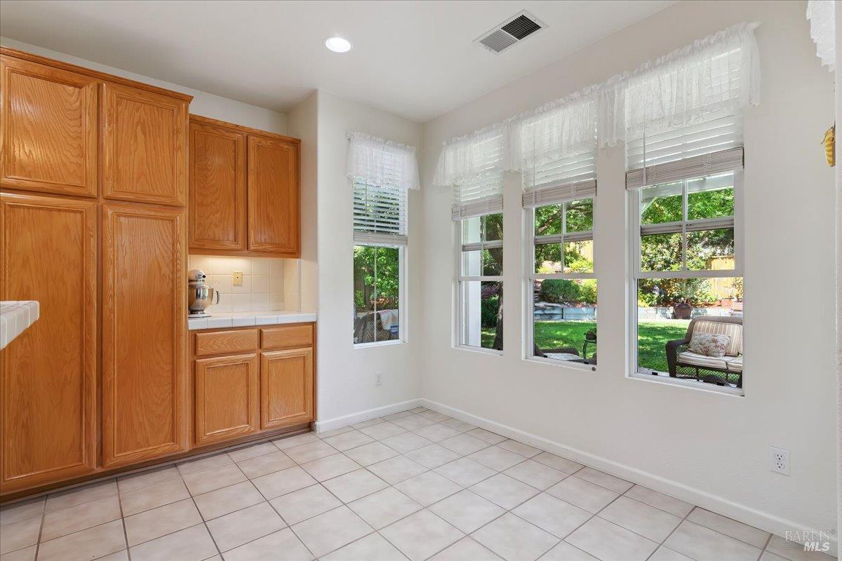Detail Gallery Image 10 of 34 For 2855 Shelter Hill Dr, Fairfield,  CA 94534 - 4 Beds | 3/1 Baths