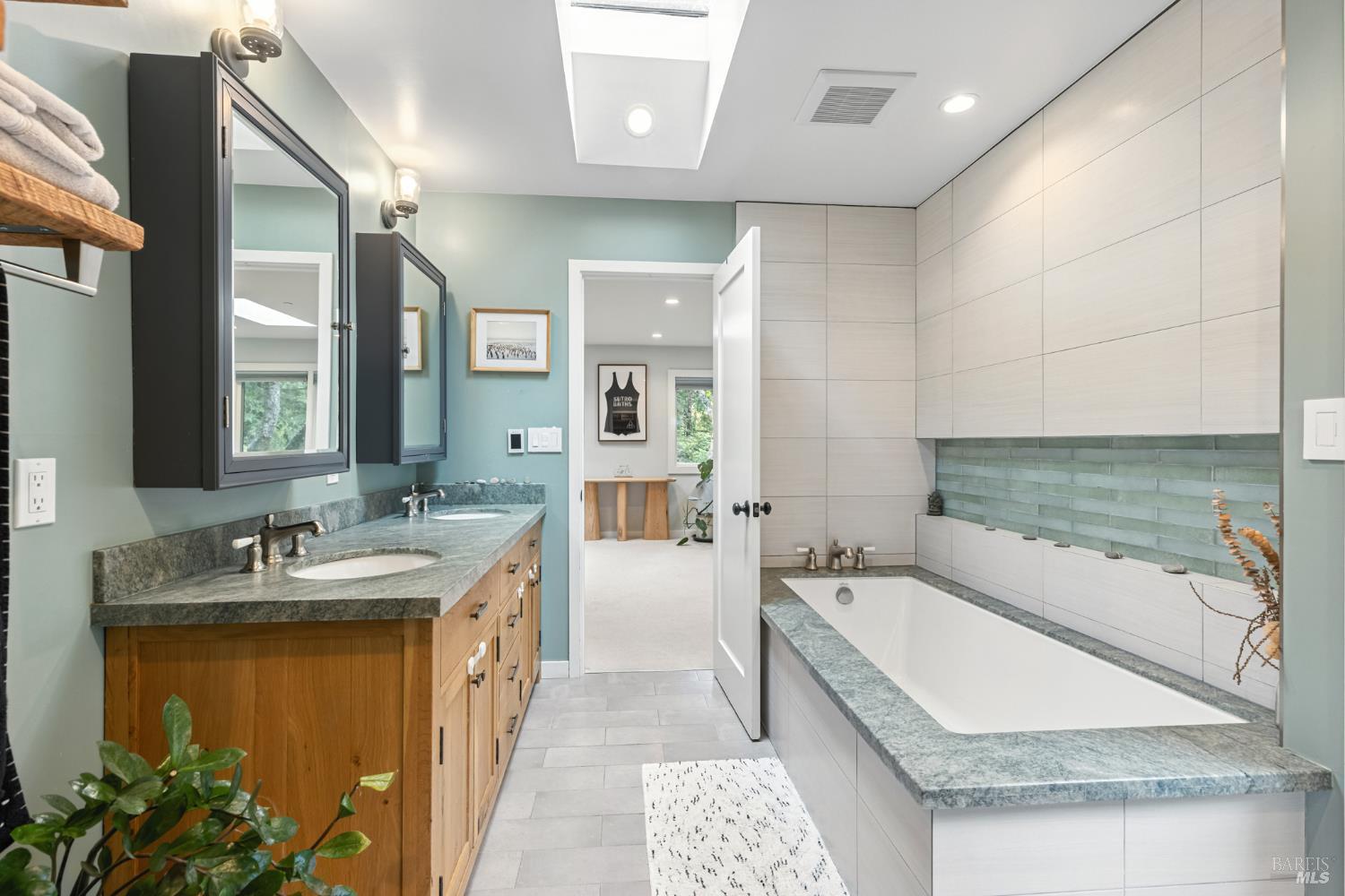 Detail Gallery Image 28 of 63 For 31 Glen Dr, Mill Valley,  CA 94941 - 4 Beds | 4 Baths