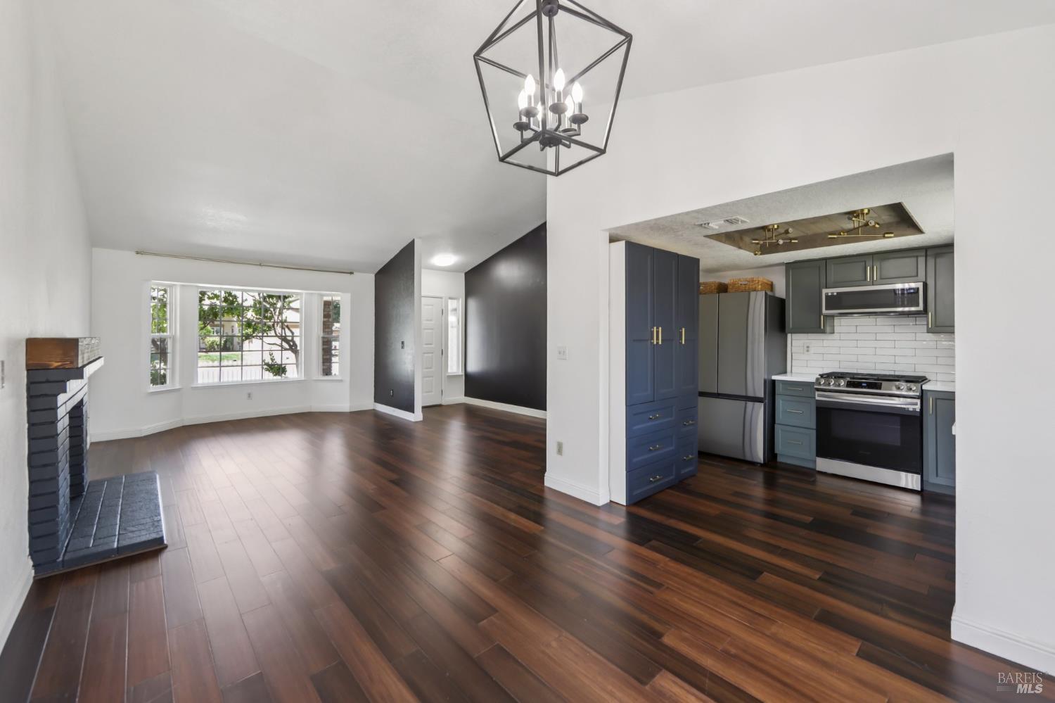 Detail Gallery Image 8 of 32 For 309 Nancy Ln, Vacaville,  CA 95687 - 3 Beds | 2 Baths