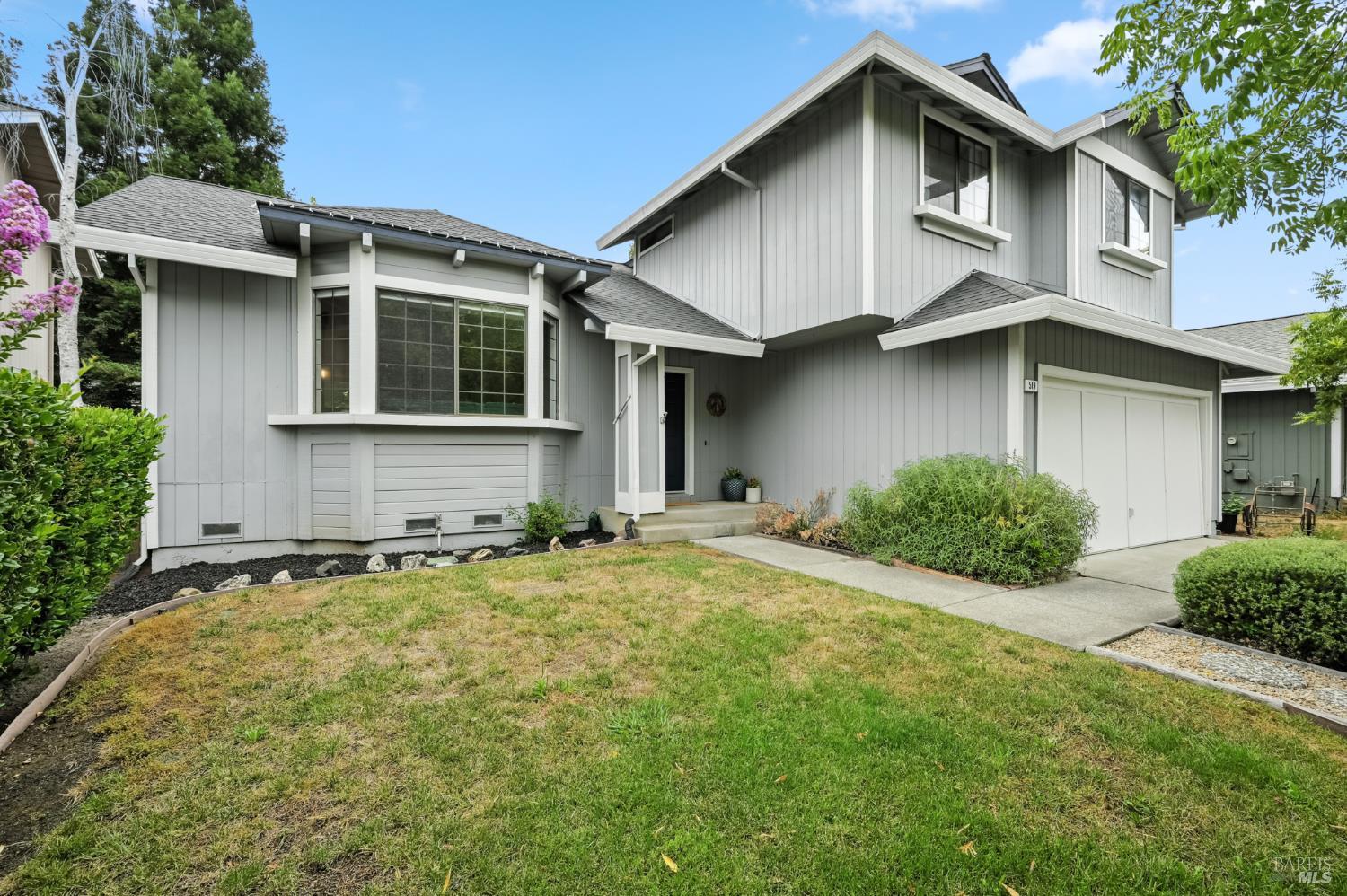 Detail Gallery Image 3 of 54 For 519 Mallory Ave, Windsor,  CA 95492 - 4 Beds | 2/1 Baths