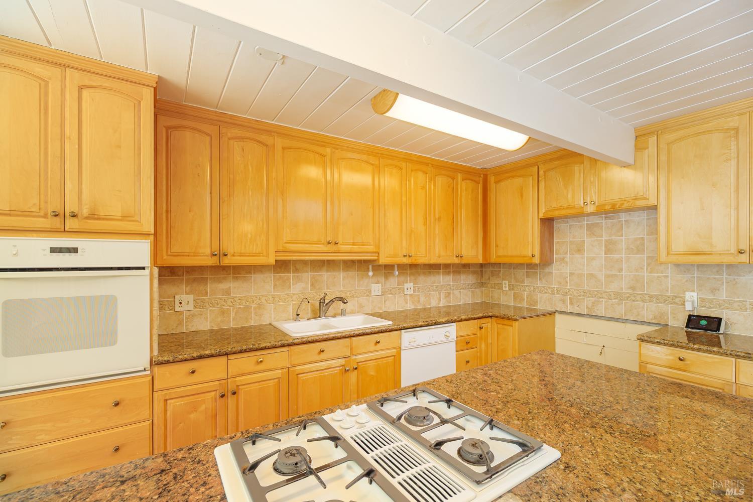 Detail Gallery Image 7 of 32 For 2077 Huckleberry Rd, San Rafael,  CA 94903 - 5 Beds | 2 Baths
