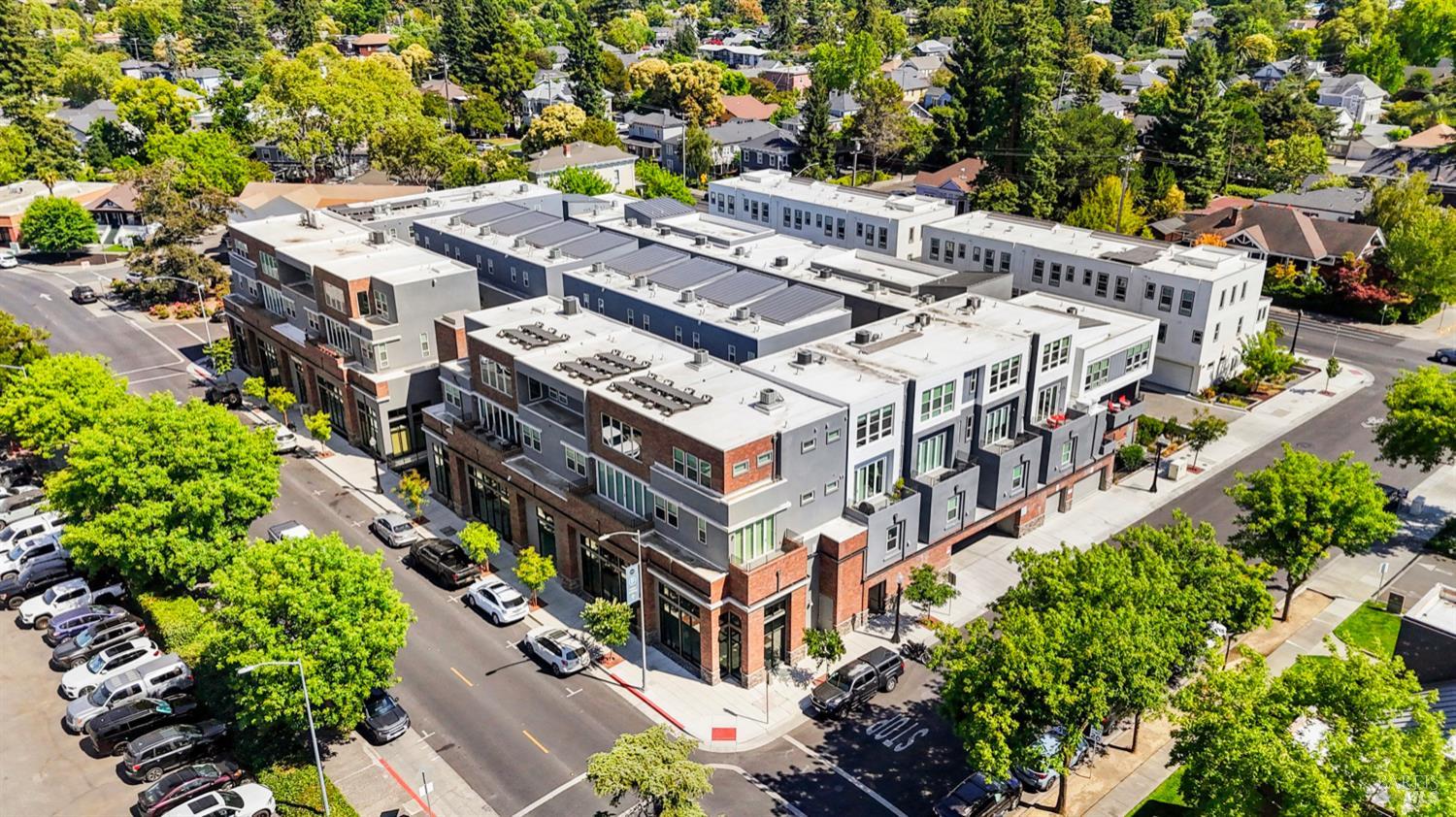 Detail Gallery Image 7 of 51 For 1655 2nd St #306,  Napa,  CA 94559 - 3 Beds | 3/1 Baths