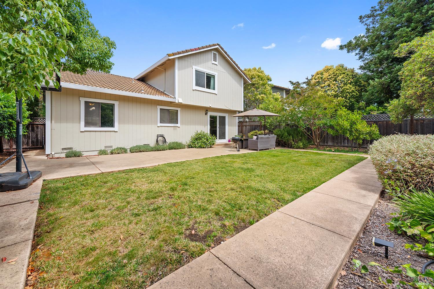 Detail Gallery Image 32 of 40 For 1180 Wieling Way, Petaluma,  CA 94954 - 3 Beds | 2/1 Baths