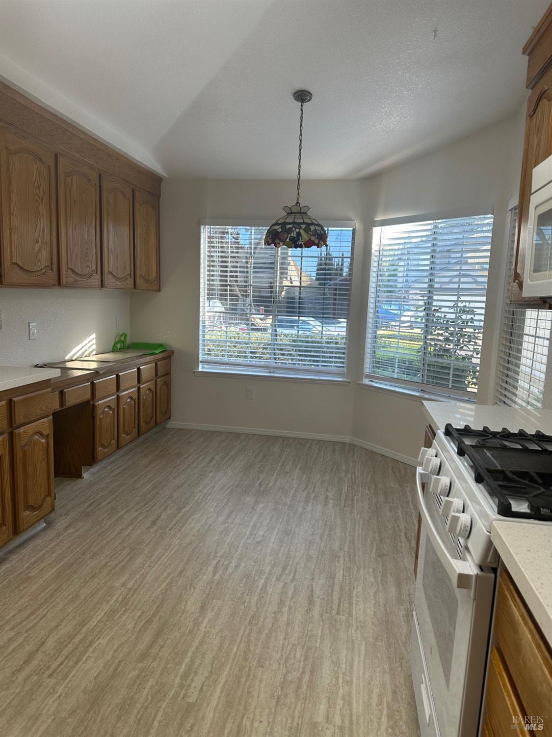 Detail Gallery Image 2 of 9 For 767 Raven Dr, Vacaville,  CA 95687 - 3 Beds | 2 Baths