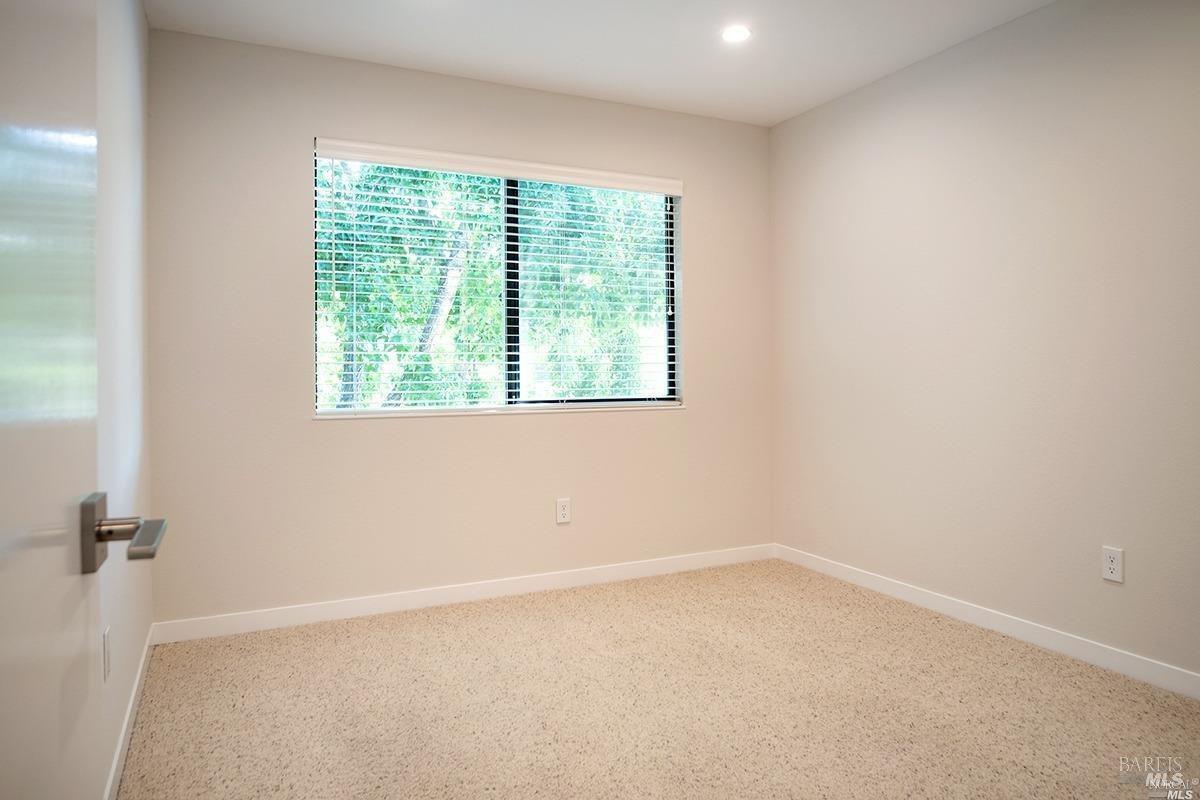 Detail Gallery Image 15 of 28 For 65 Wharf Cir, San Rafael,  CA 94903 - 2 Beds | 1 Baths