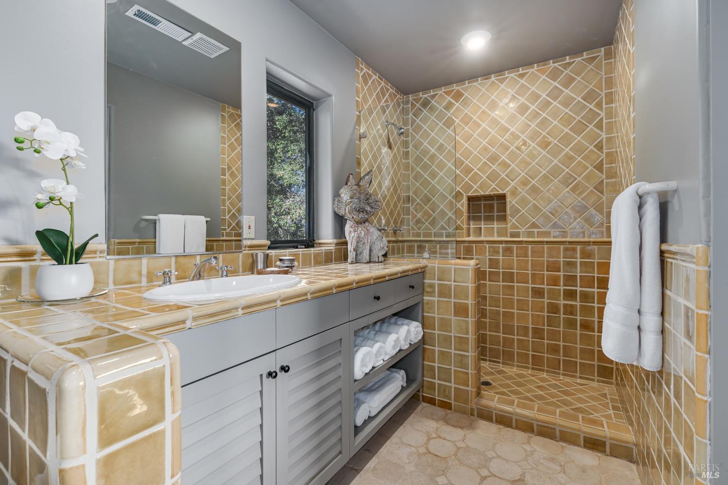 Detail Gallery Image 50 of 98 For 8320 Franz Valley Rd, Calistoga,  CA 94515 - 8 Beds | 8/2 Baths
