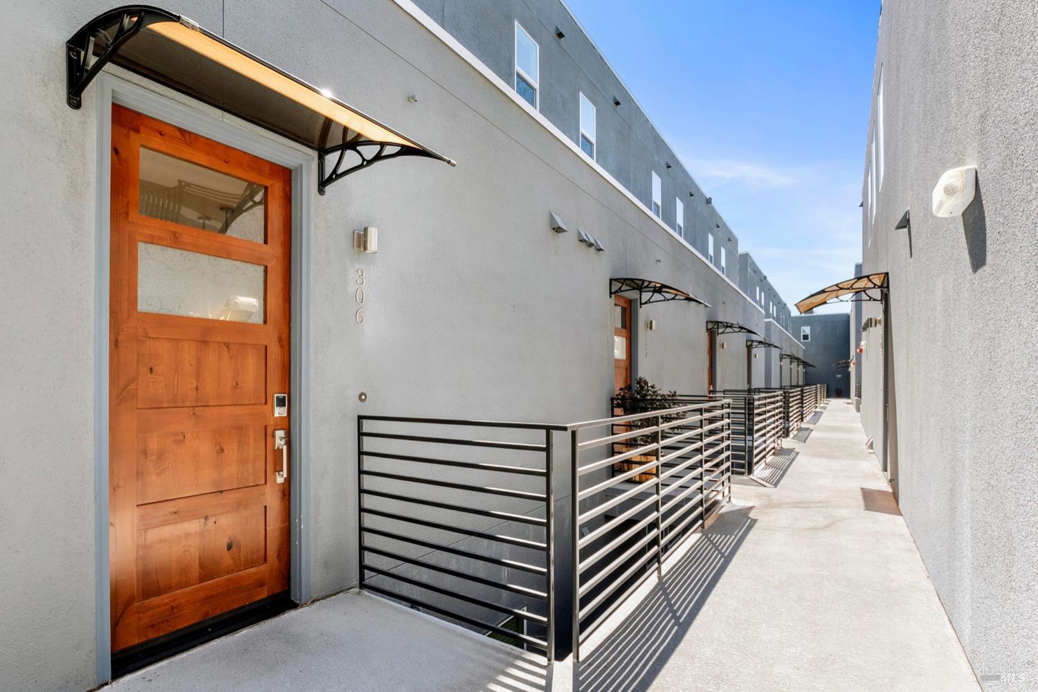 Detail Gallery Image 8 of 51 For 1655 2nd St #306,  Napa,  CA 94559 - 3 Beds | 3/1 Baths